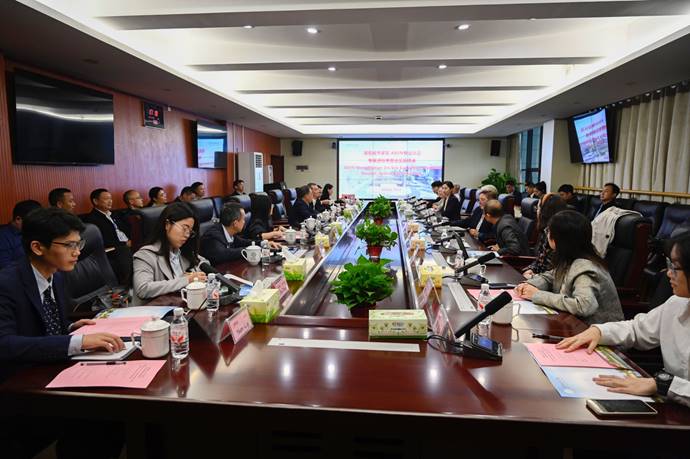 https://www.hncu.edu.cn/__local/3/B3/5F/698FDE44088CD5BD3A44345B7F8_F85BE4AF_569D9.jpg